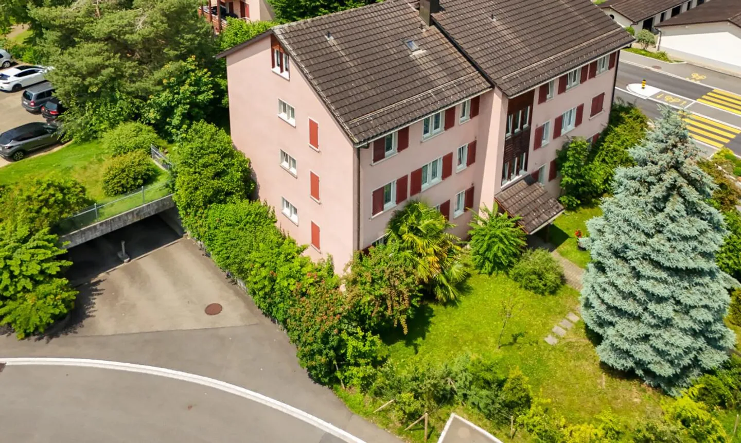 Wohngebäude Eschenbach SG - Foto 1 von 13