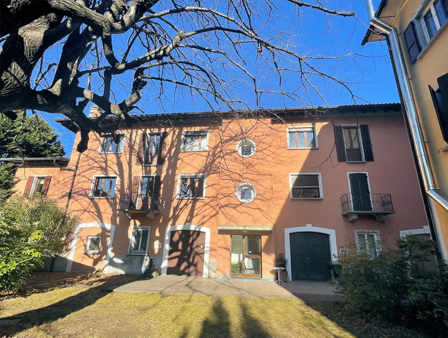 Elegant furnished two-room apartment in a convenient and quiet area - Photo 1 of 13