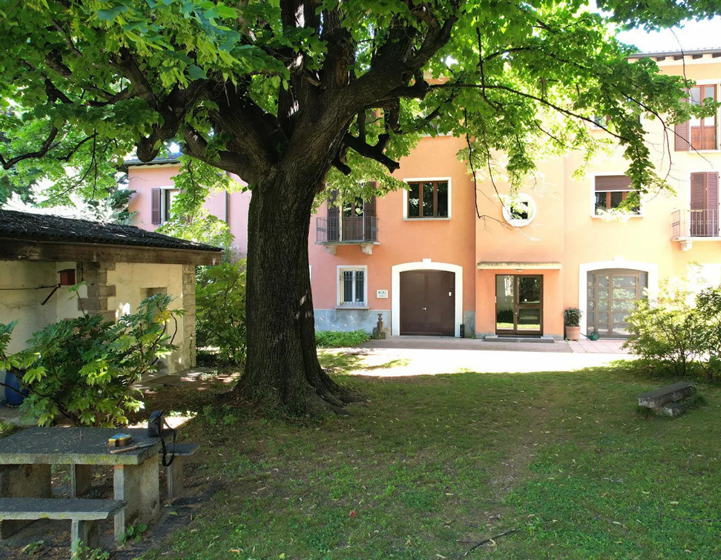 Elegant furnished two-room apartment in a convenient and quiet area - Photo 2 of 13