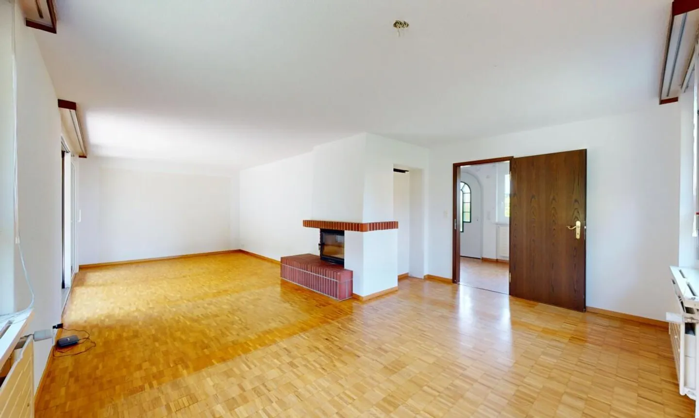 Affascinante casa a schiera con grande potenziale a Dielsdorf - Foto 4 di 11