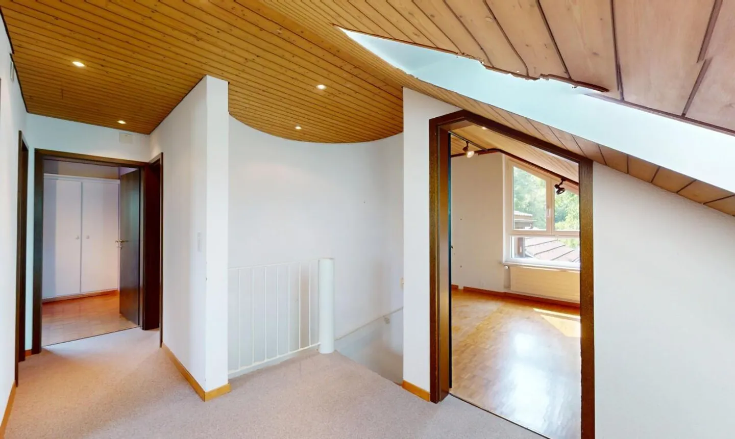 Affascinante casa a schiera con grande potenziale a Dielsdorf - Foto 7 di 11