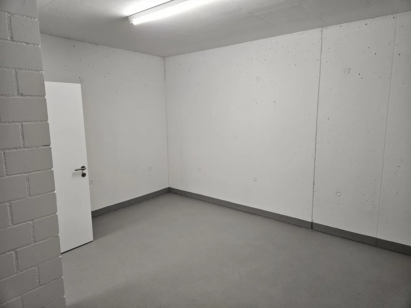 Salles de loisirs / de stockage - Photo 2 sur 8