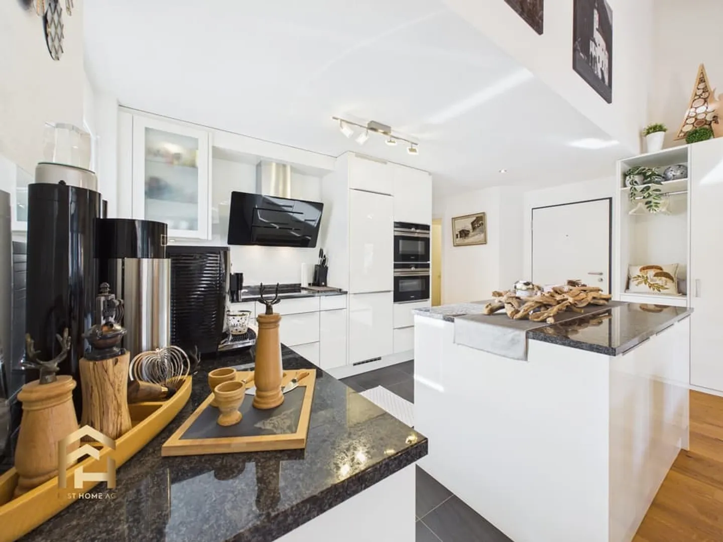 Appartamento duplex elegante di 5,5 stanze con due balconi - Foto 3 di 13