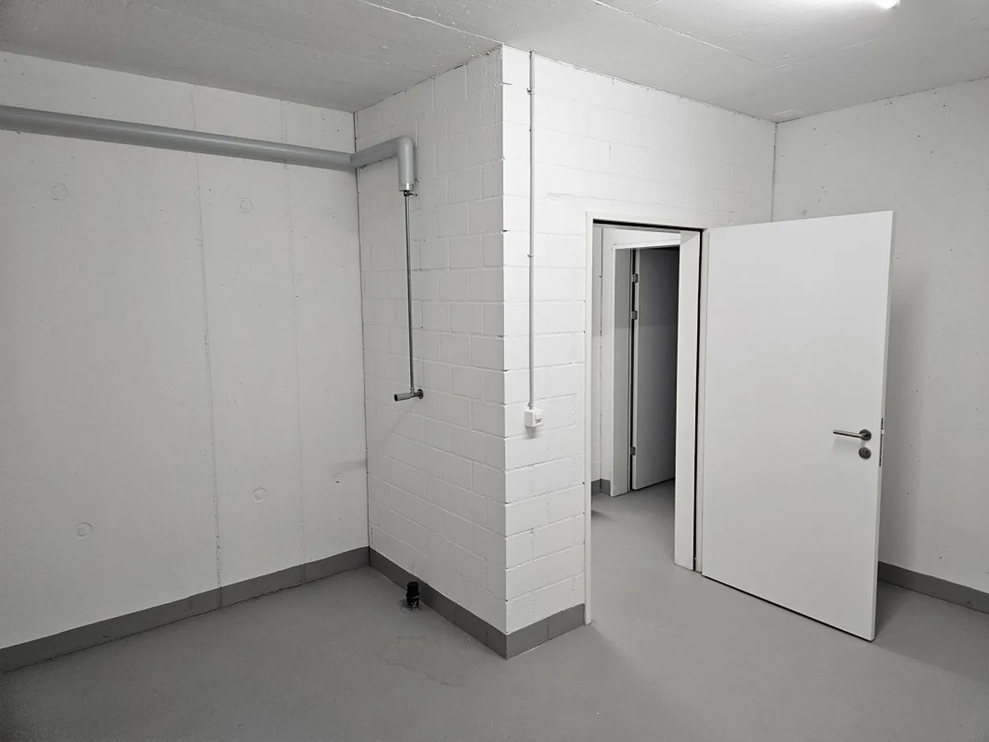 Salles de loisirs / de stockage - Photo 3 sur 8
