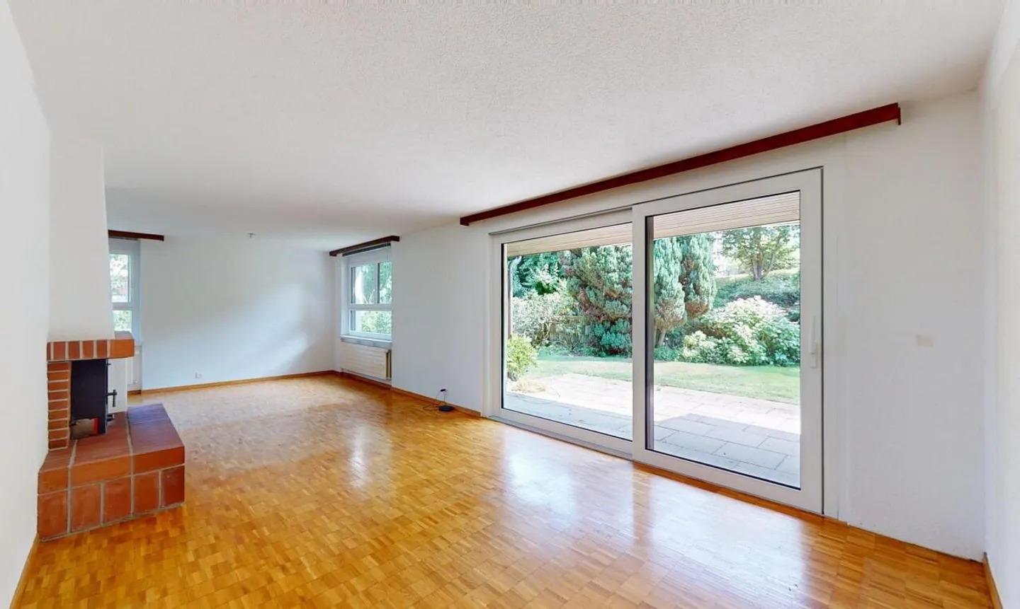 Affascinante casa a schiera con grande potenziale a Dielsdorf - Foto 3 di 11