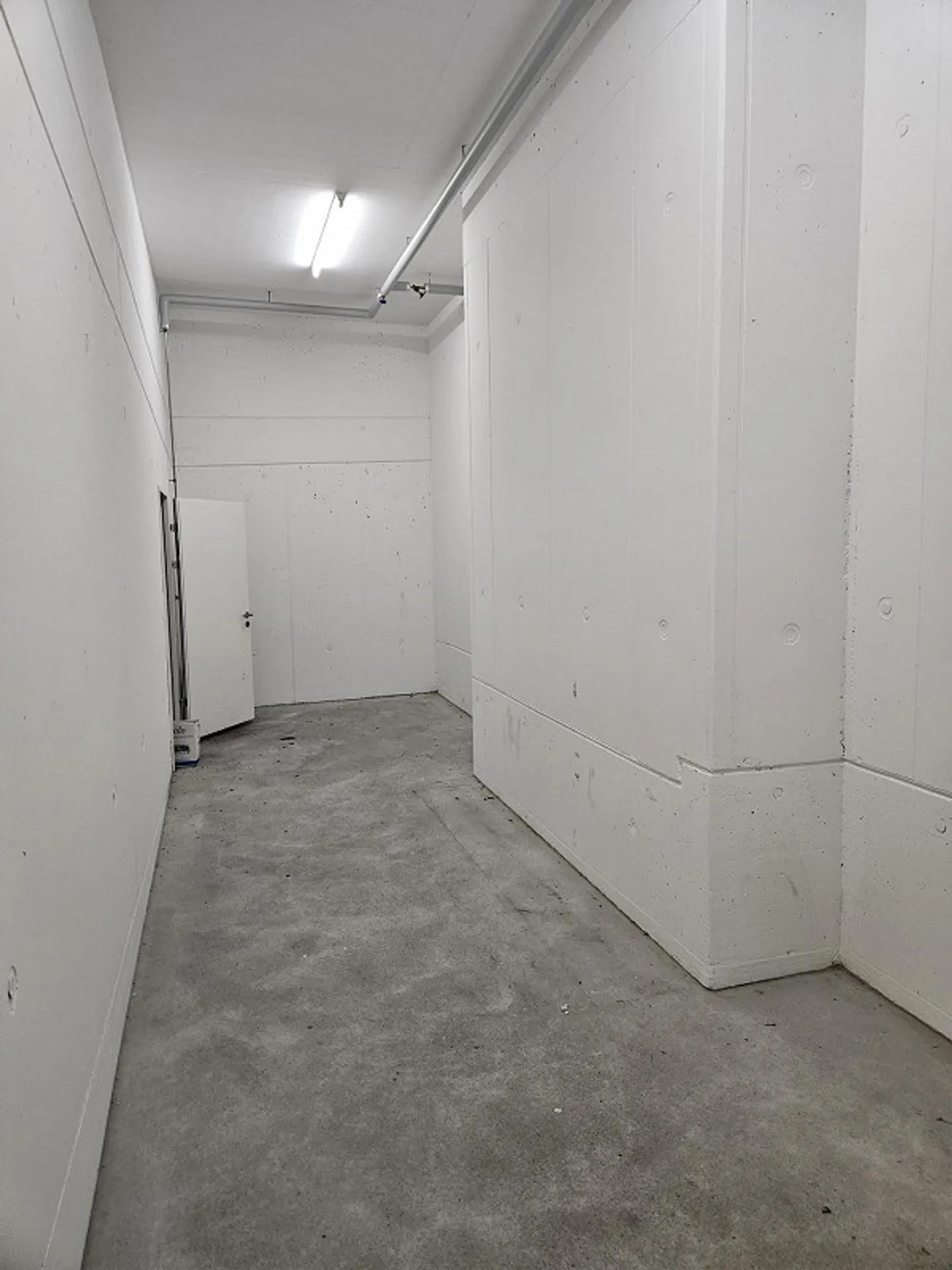 Salles de loisirs / de stockage - Photo 5 sur 8