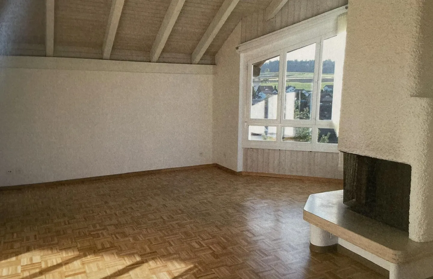 Appartement sous les combles lumineux de 4,5 pièces à Berikon - Photo 3 sur 8