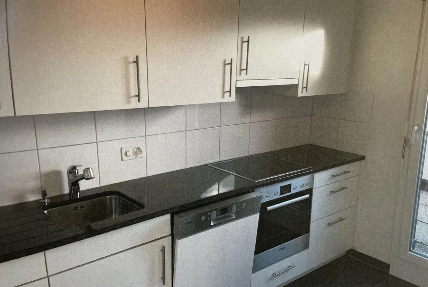 Appartement sous les combles lumineux de 4,5 pièces à Berikon - Photo 4 sur 8