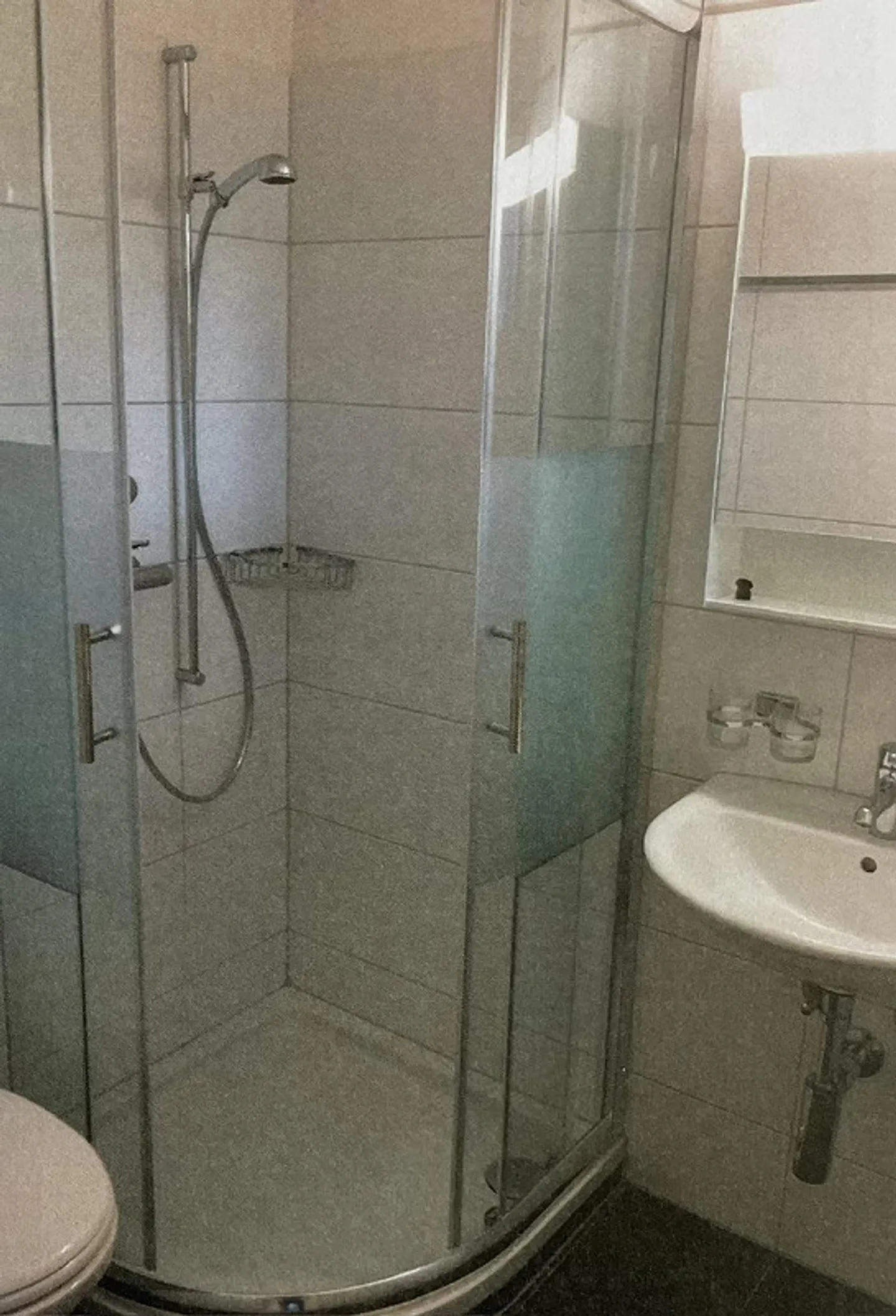 Appartement sous les combles lumineux de 4,5 pièces à Berikon - Photo 5 sur 8