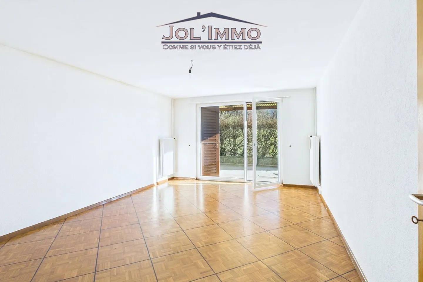 Spacious house, quietly located with great potential for realizing your projects - Photo 8 of 13