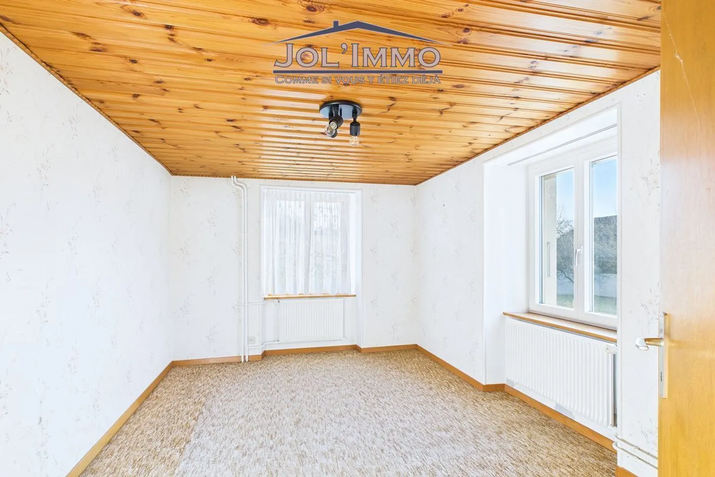 Spacious house, quietly located with great potential for realizing your projects - Photo 11 of 13