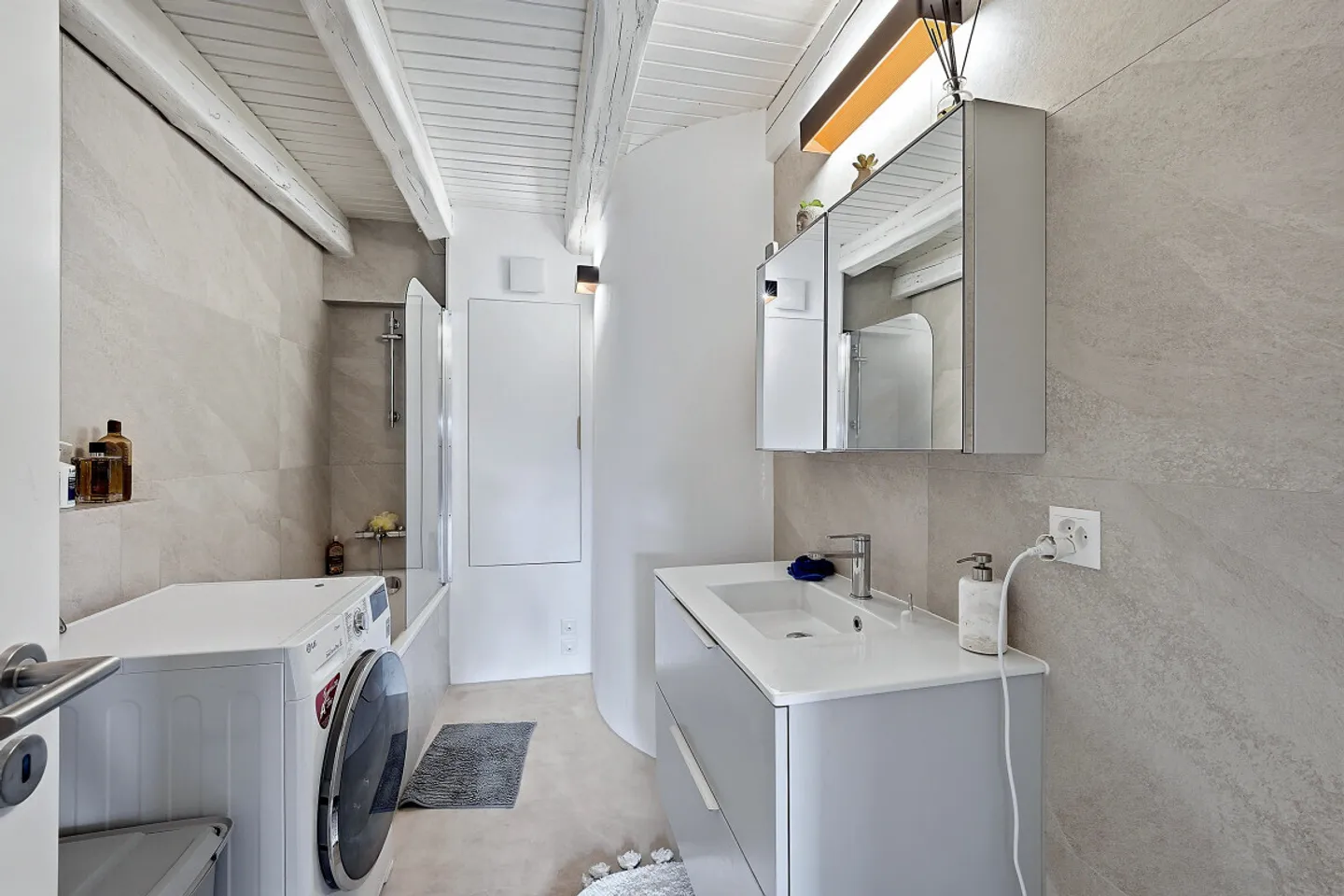 Charmantes renoviertes Triplex mit sichtbaren Balken - Foto 11 von 13