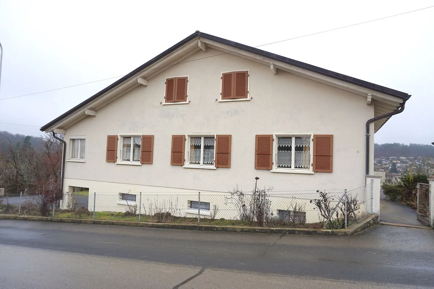 RESERVE - ARI-232 Maison individuelle de 5,5 pièces avec pavillon de jardin - Photo 1 sur 15