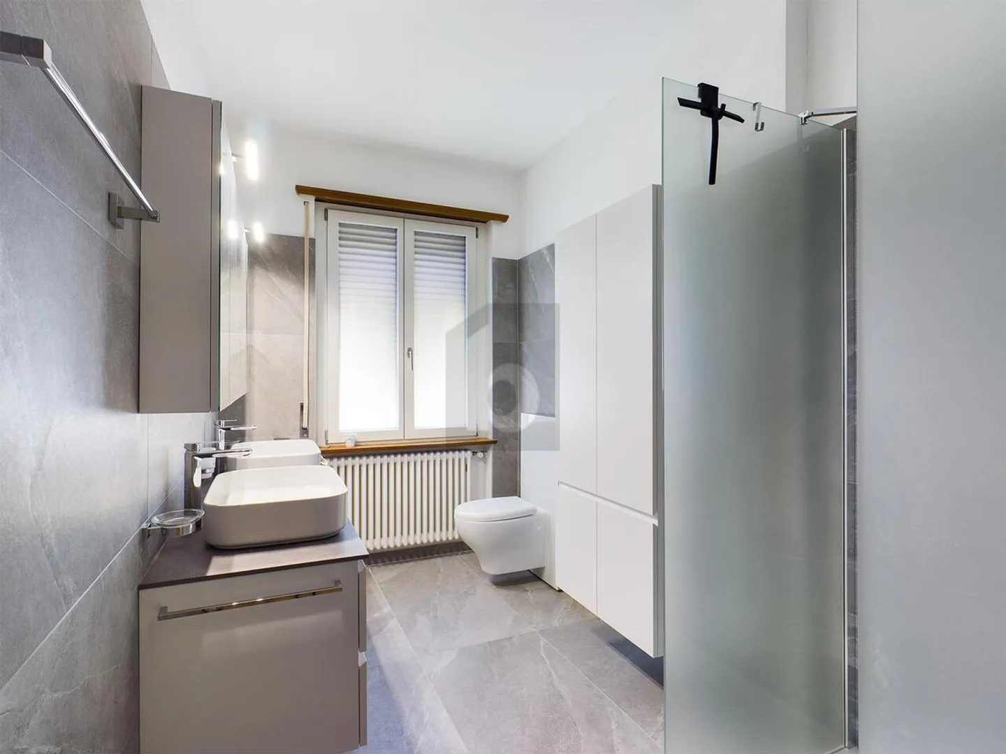 SPACIOUS AND BRIGHT - Photo 2 of 6