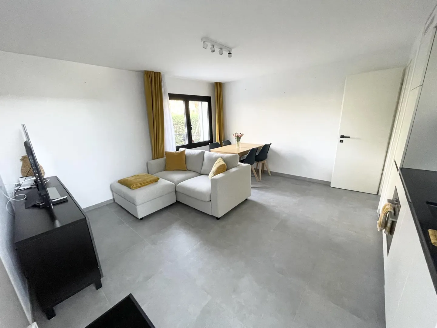 Charming 2-room duplex apartment - Photo 2 of 8