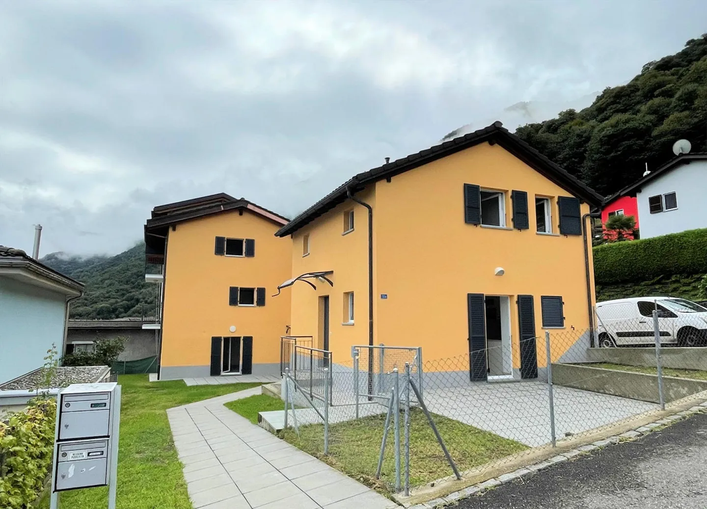 Vollständig renovierte Villa nur 15 Minuten von Bellinzona entfernt - Foto 1 von 12