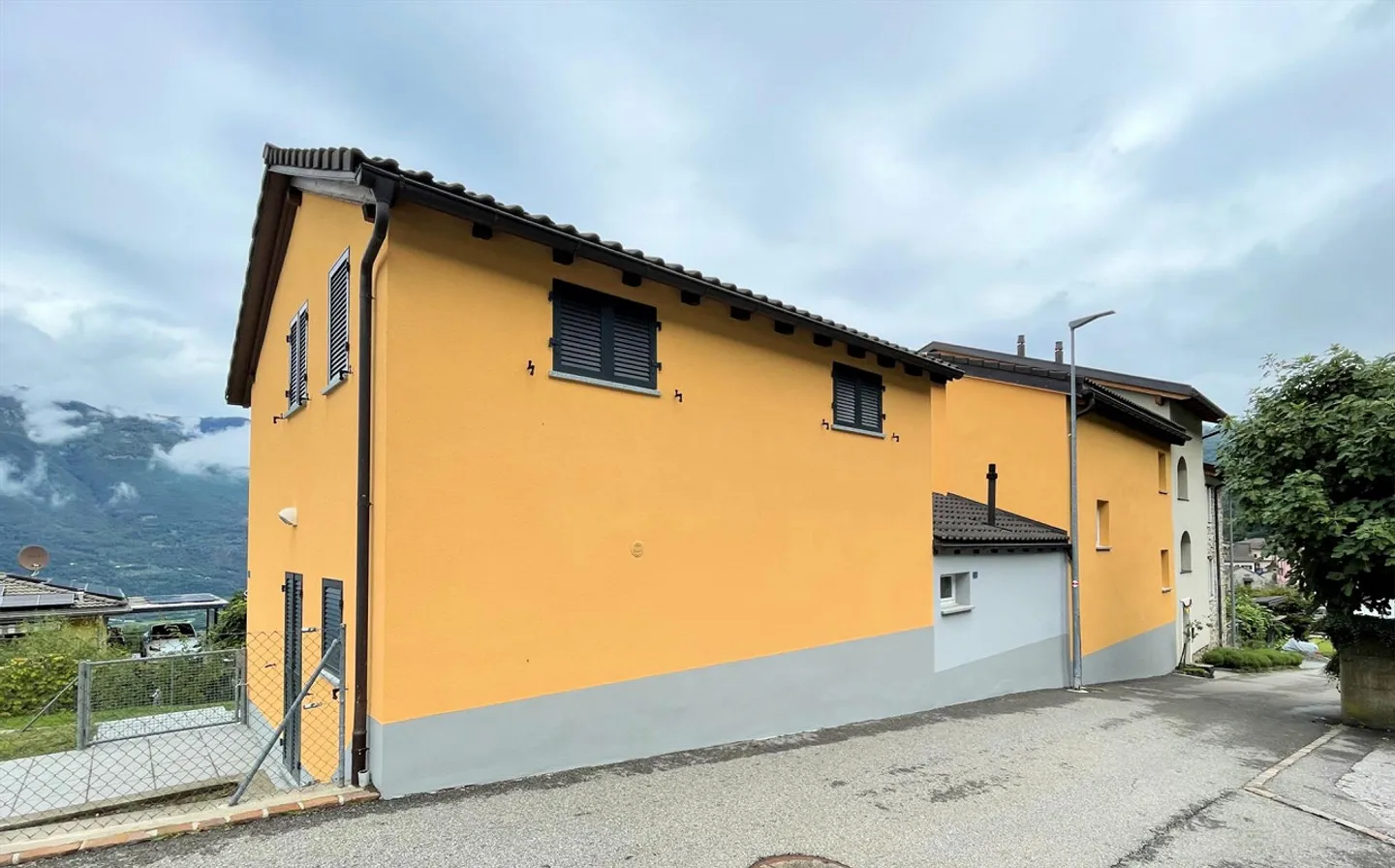 Vollständig renovierte Villa nur 15 Minuten von Bellinzona entfernt - Foto 4 von 12