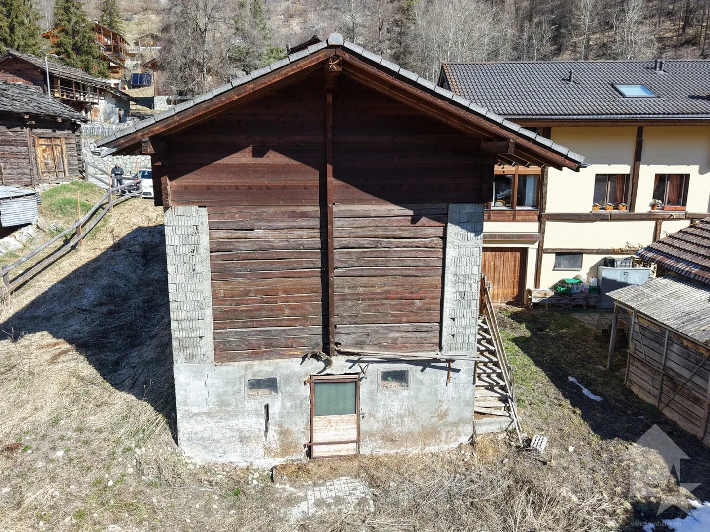 Barn for Renovation in the Center of the Old Village of Evolène - Photo 6 of 10