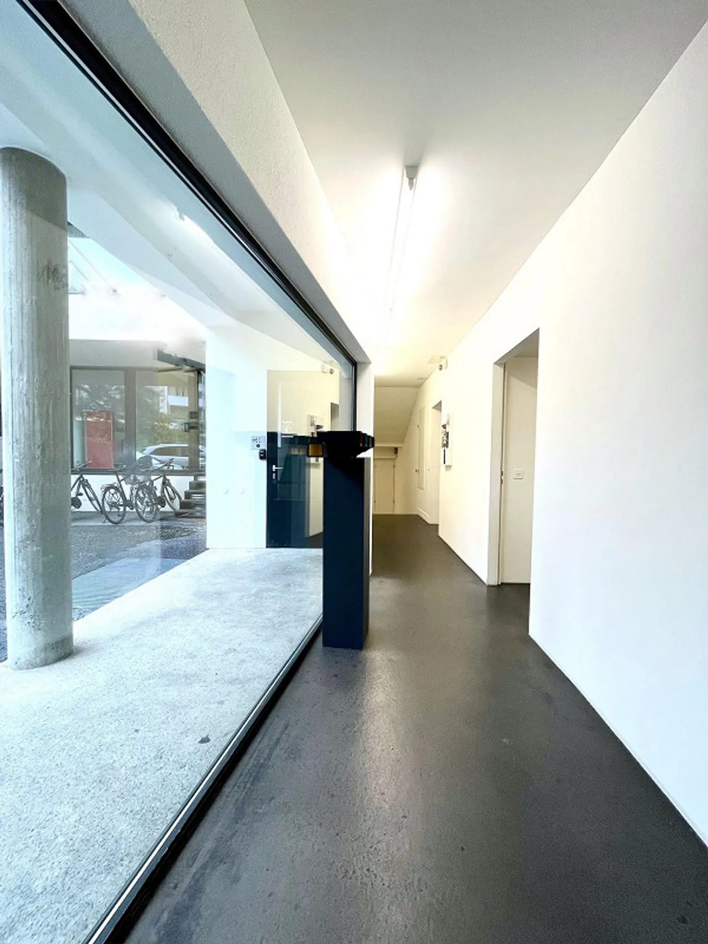 Grosszügige Gewerbefläche - Foto 1 von 9