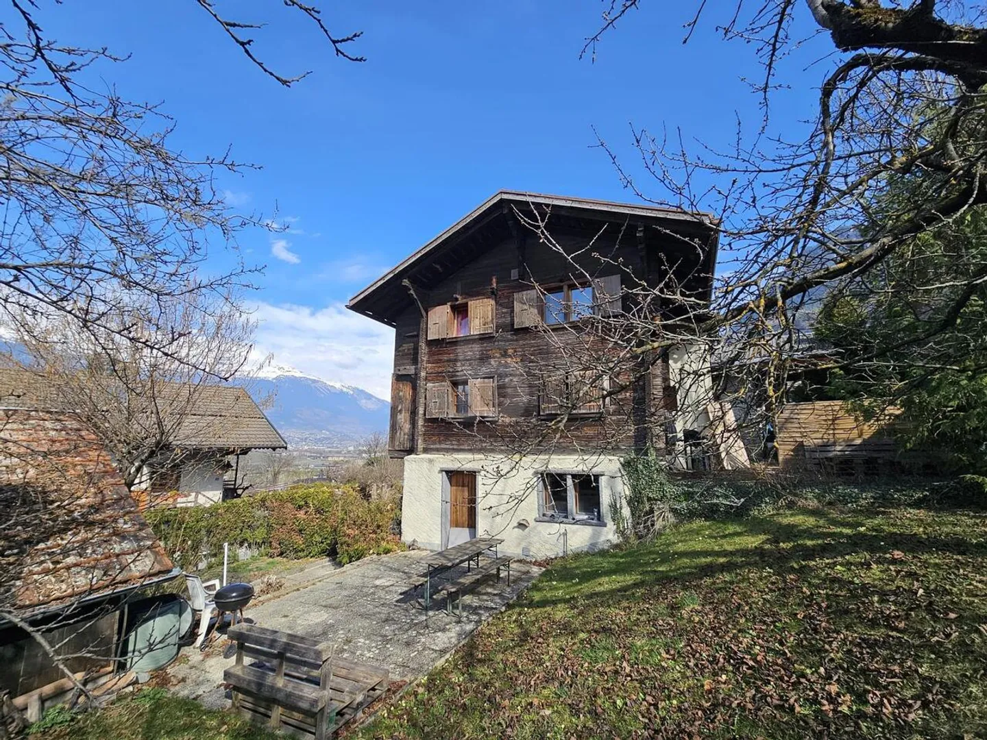 UN LUOGO DI VITA UNICO CON UN GRANDE GIARDINO - Foto 2 di 6