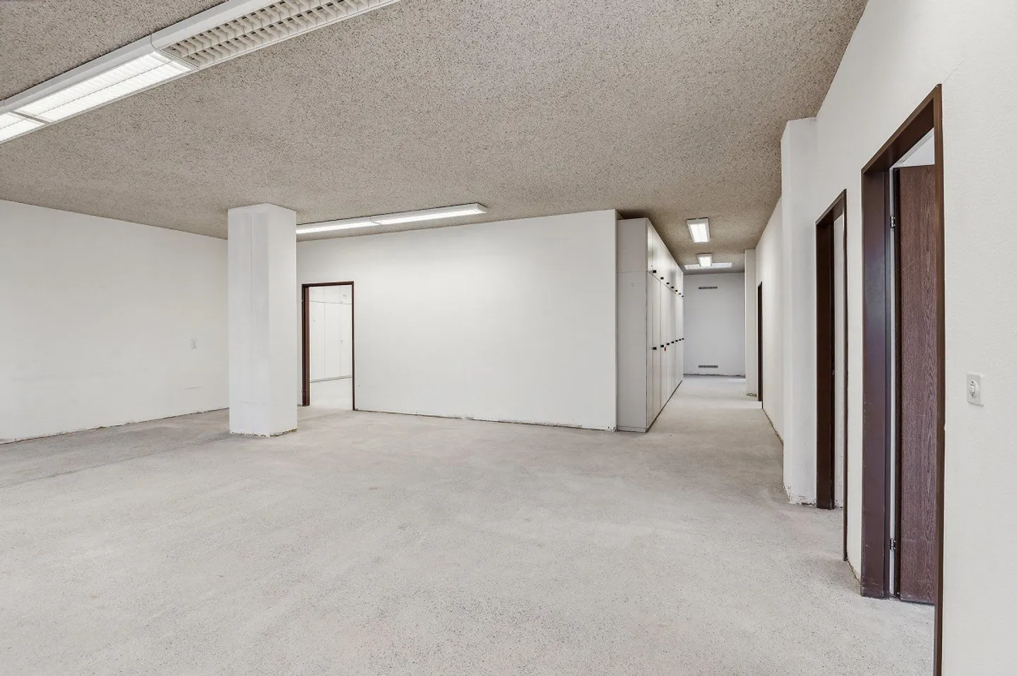 La tua nuova sede aziendale in Attika 272 m² - Foto 6 di 12