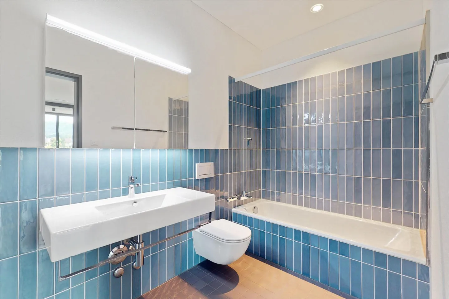 Fitness, Cinema, Bowling, Shops and Restaurants - all in-house - Photo 4 of 7