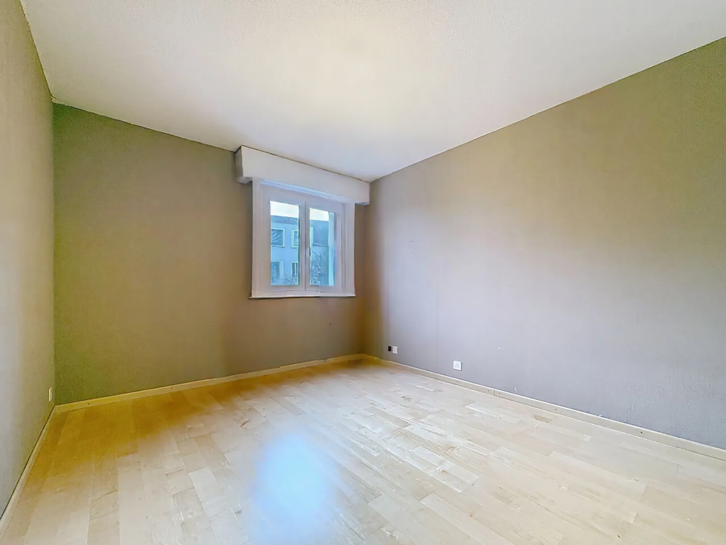 Jolie maison mitoyenne de 5,5 pièces + sous-sol - Photo 8 sur 12