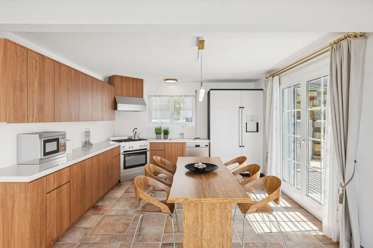 Vista panoramica ed eleganza alpina con piscina - Foto 3 di 13