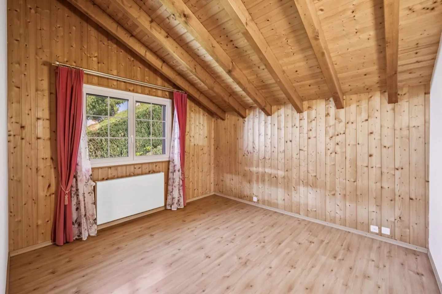 Vista panoramica ed eleganza alpina con piscina - Foto 10 di 13