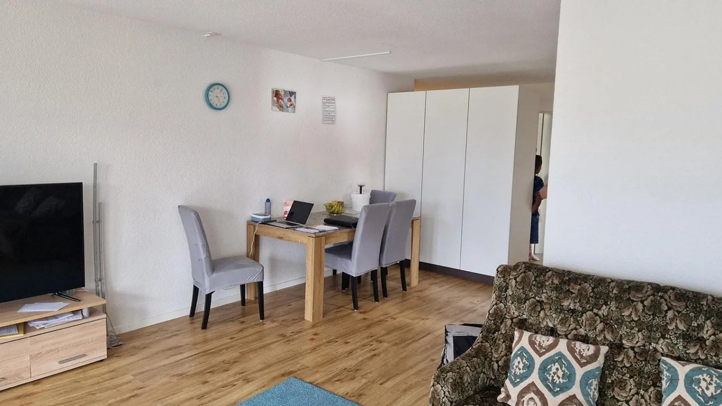 Bellissimo appartamento di 4,5 locali in posizione tranquilla - Foto 5 di 11