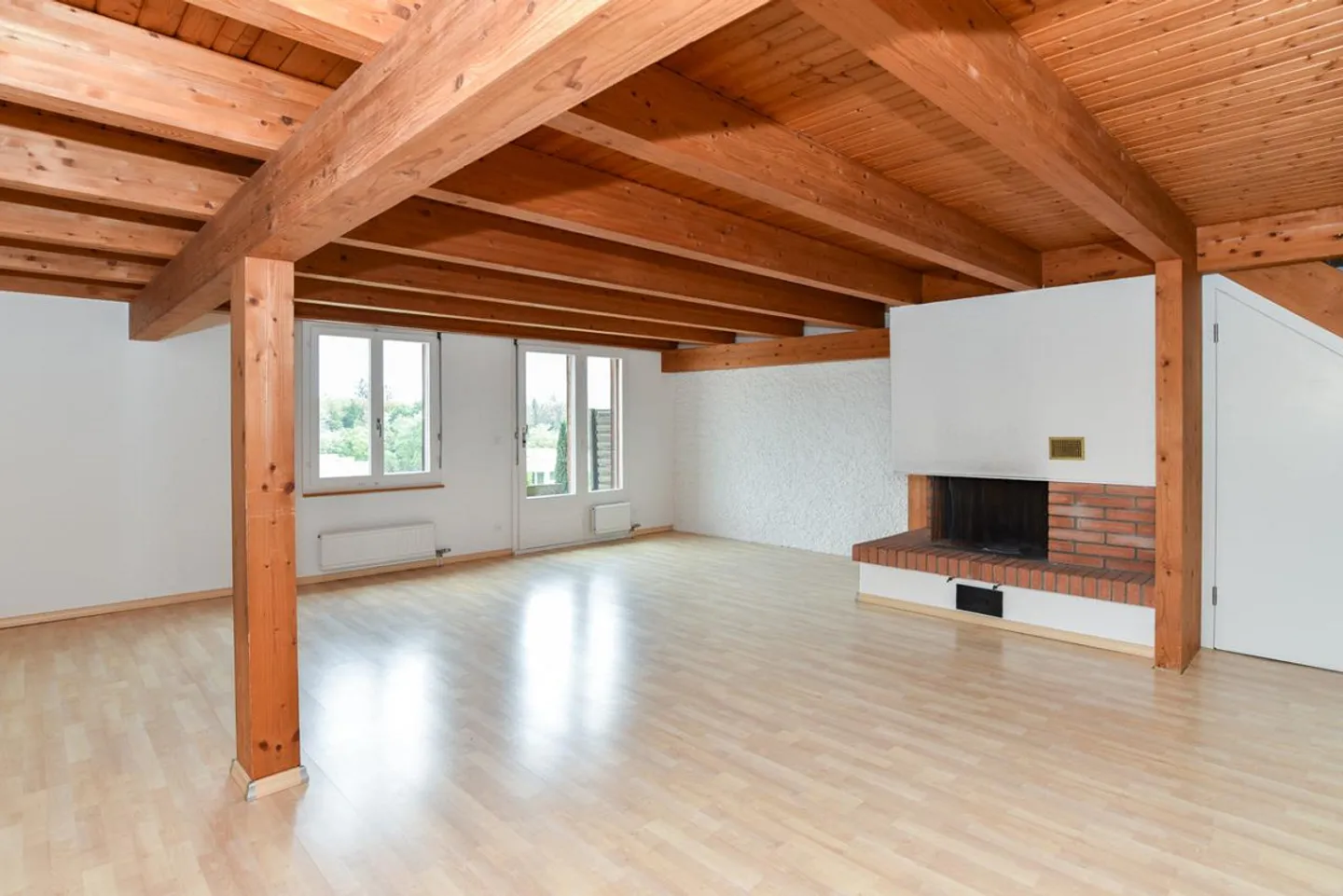 5.5 Room Detached House in Preferred Scenic Location with Beautiful Garden - Photo 4 of 13