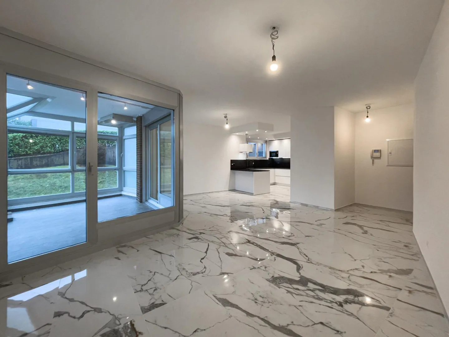 Completely renovated 4.5-room apartment in Lugano - Photo 2 of 15