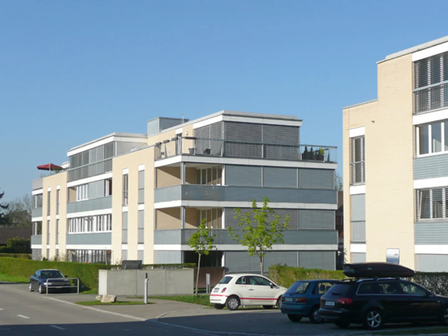 Innenparkplätze Verfügbar - Foto 1 von 1