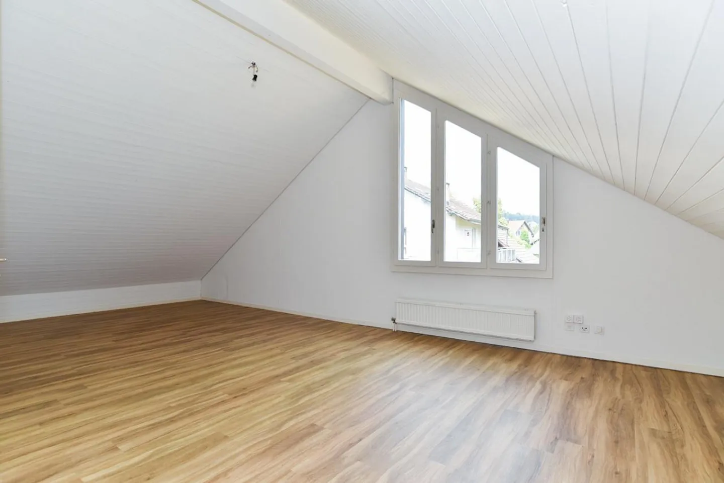 5.5 Room Detached House in Preferred Scenic Location with Beautiful Garden - Photo 11 of 13