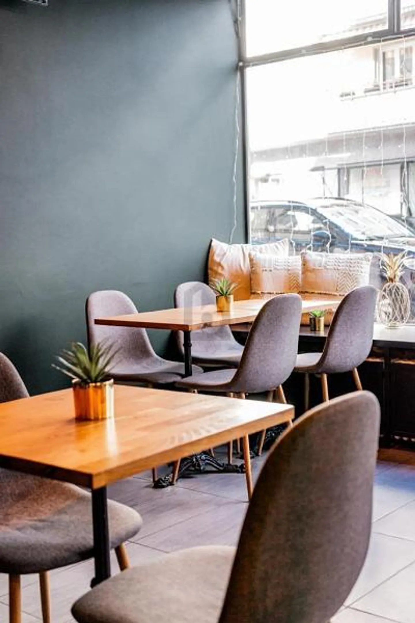 Modern Café-Bar in Central Lausanne - Photo 2 of 4