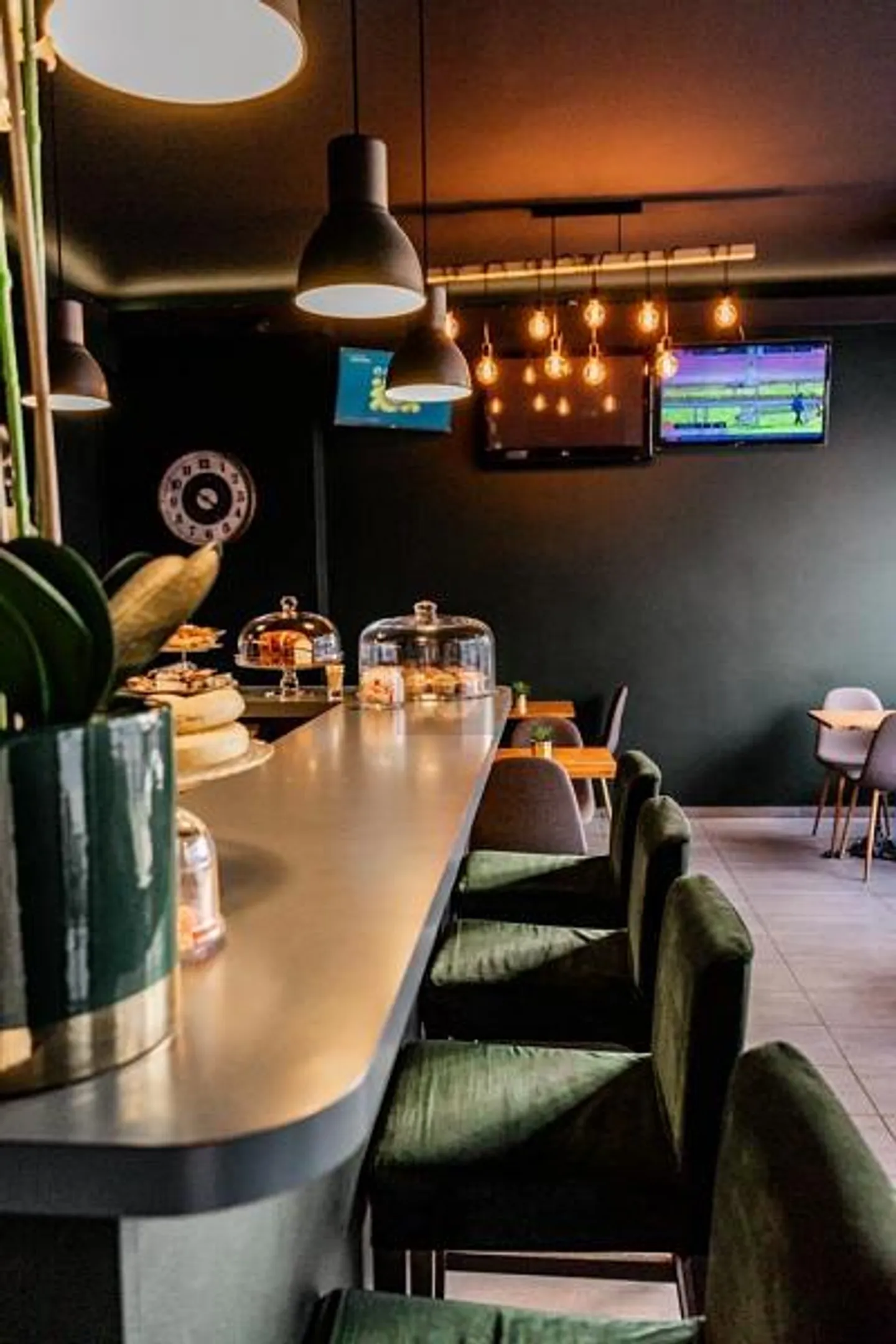 Modern Café-Bar in Central Lausanne - Photo 3 of 4