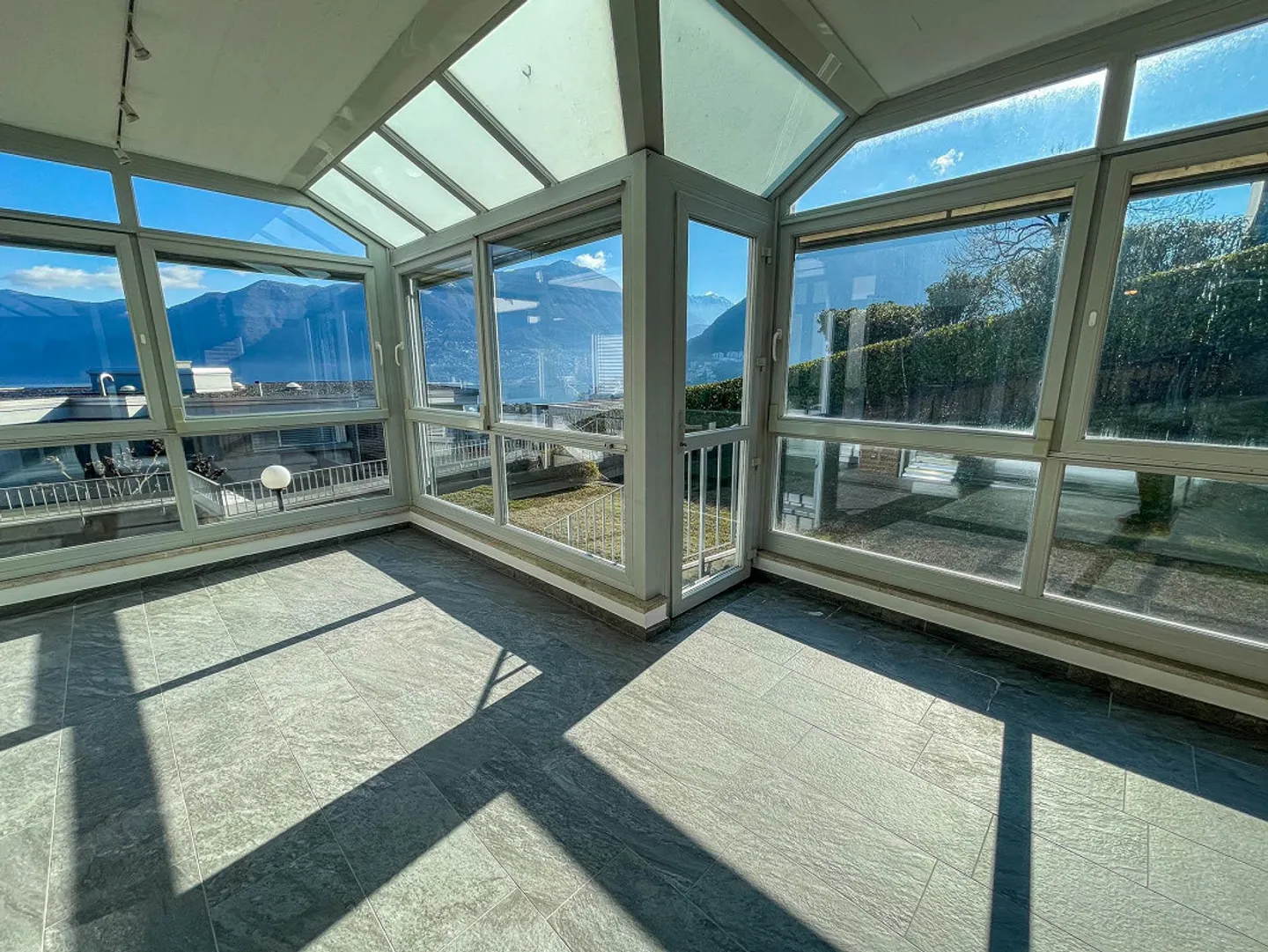 Completely renovated 4.5-room apartment in Lugano - Photo 11 of 15