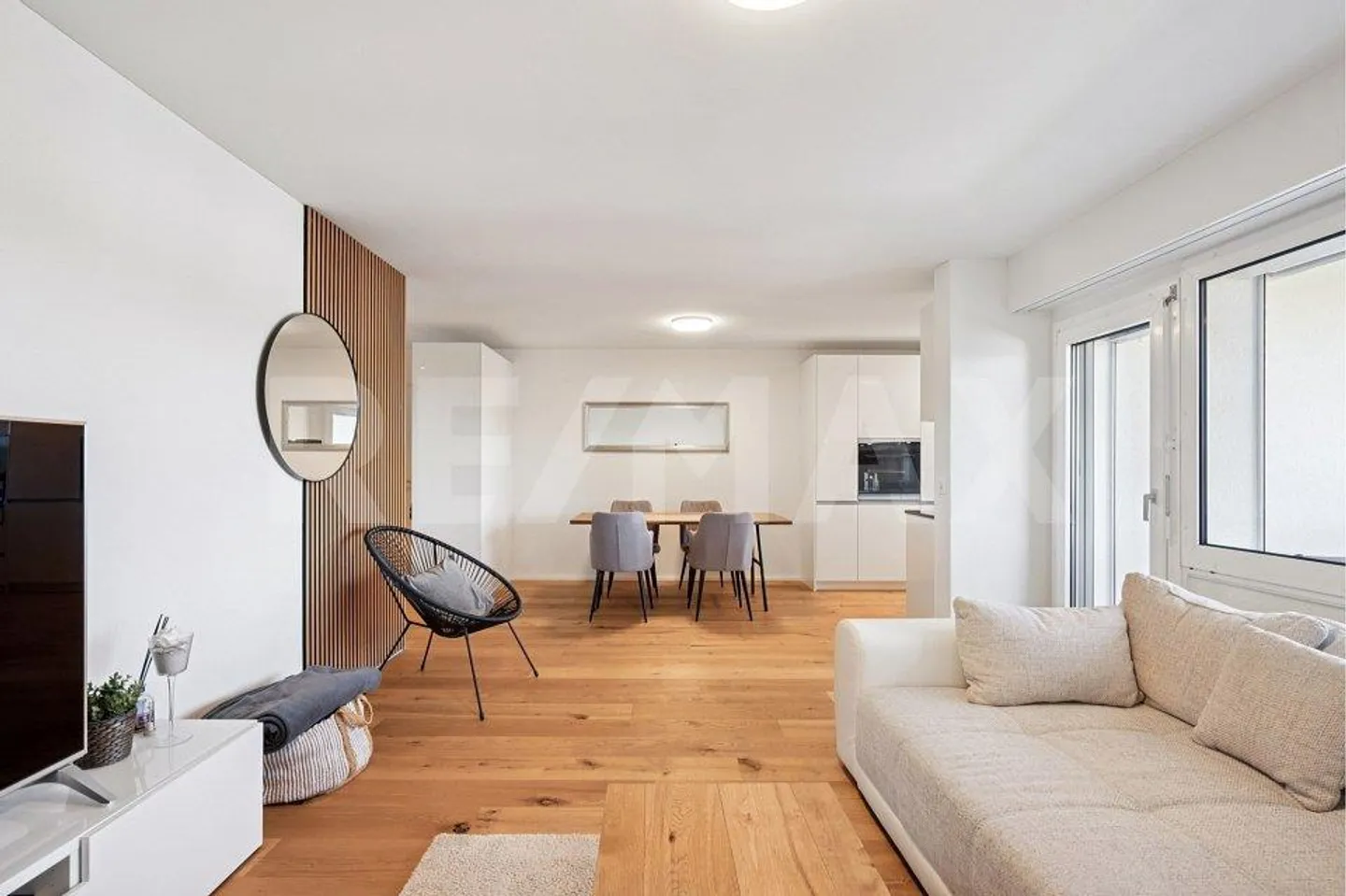 Appartamento 3½ camere ristrutturato con vista sulle montagne - Foto 1 di 13