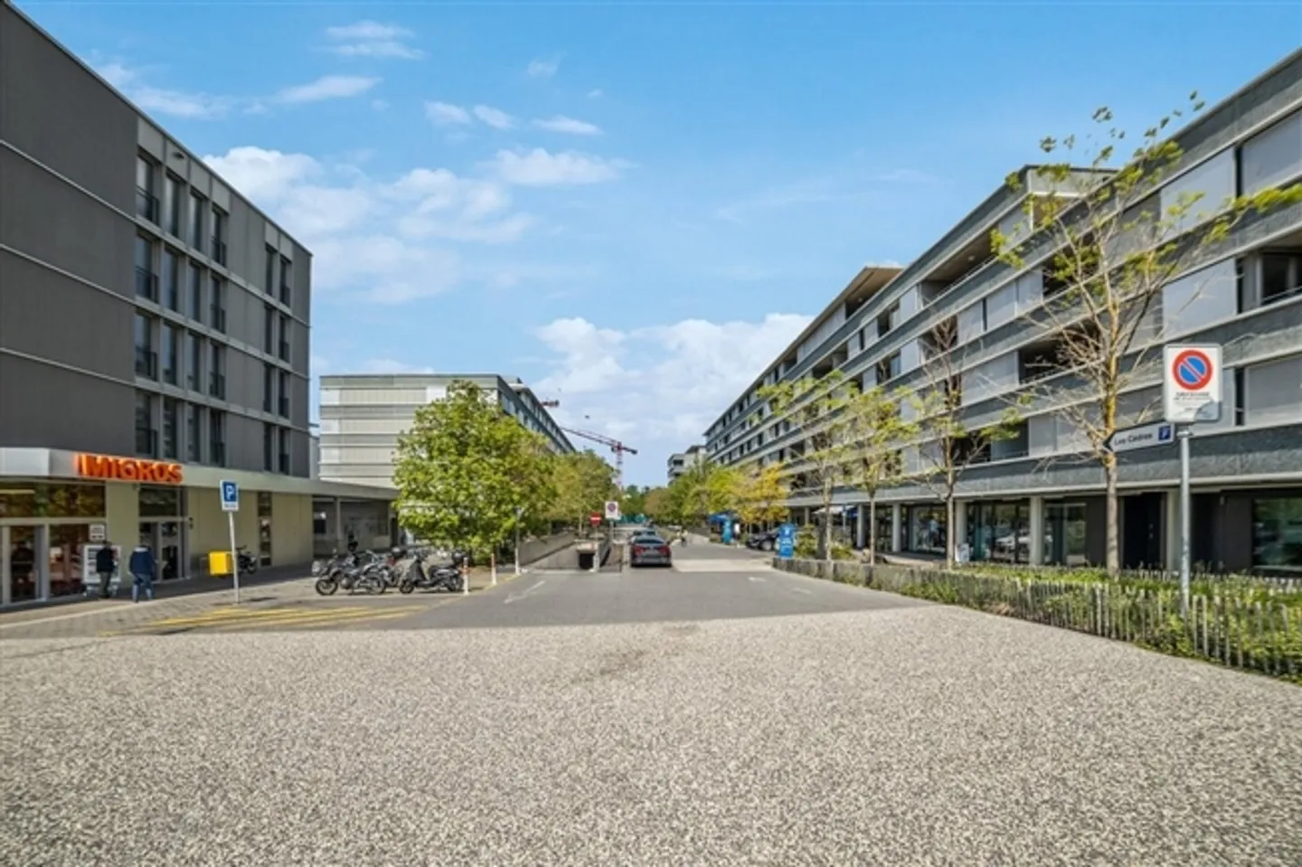 Are you looking for a place to live with parking? - Photo 2 of 11