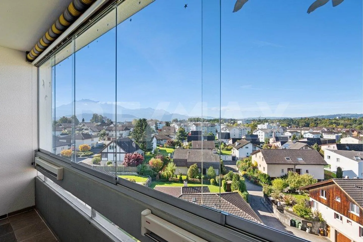 Appartamento 3½ camere ristrutturato con vista sulle montagne - Foto 10 di 13