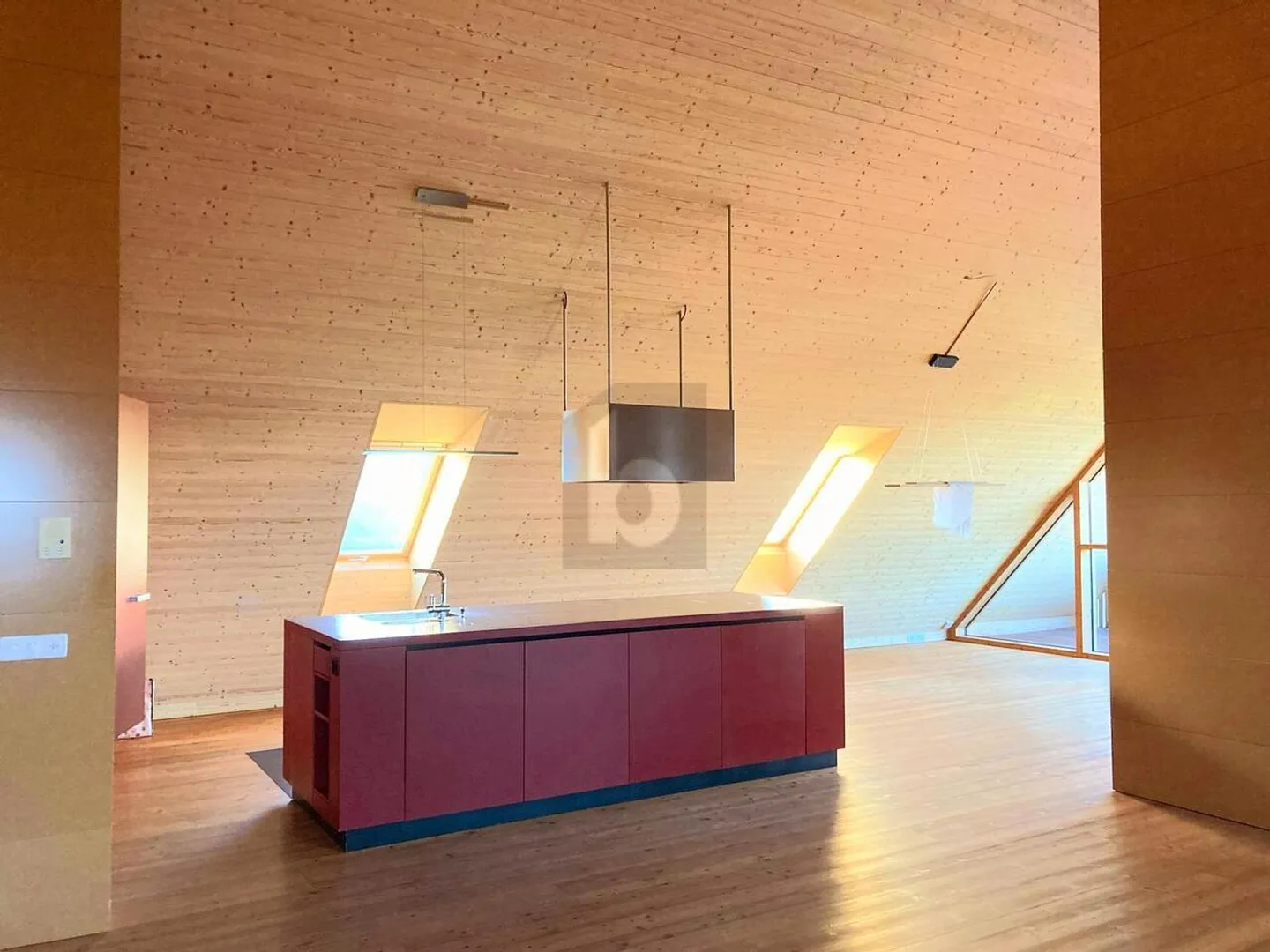 STYLISH AND SPACIOUS - Photo 4 of 6