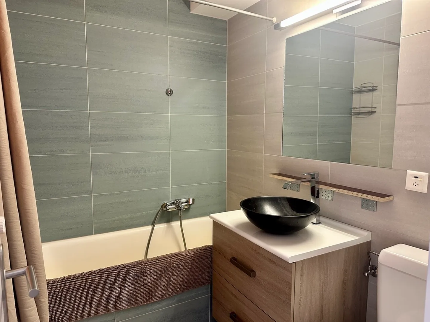 2,5 Stanze con una vista mozzafiato - Piscina interna - Foto 12 di 16