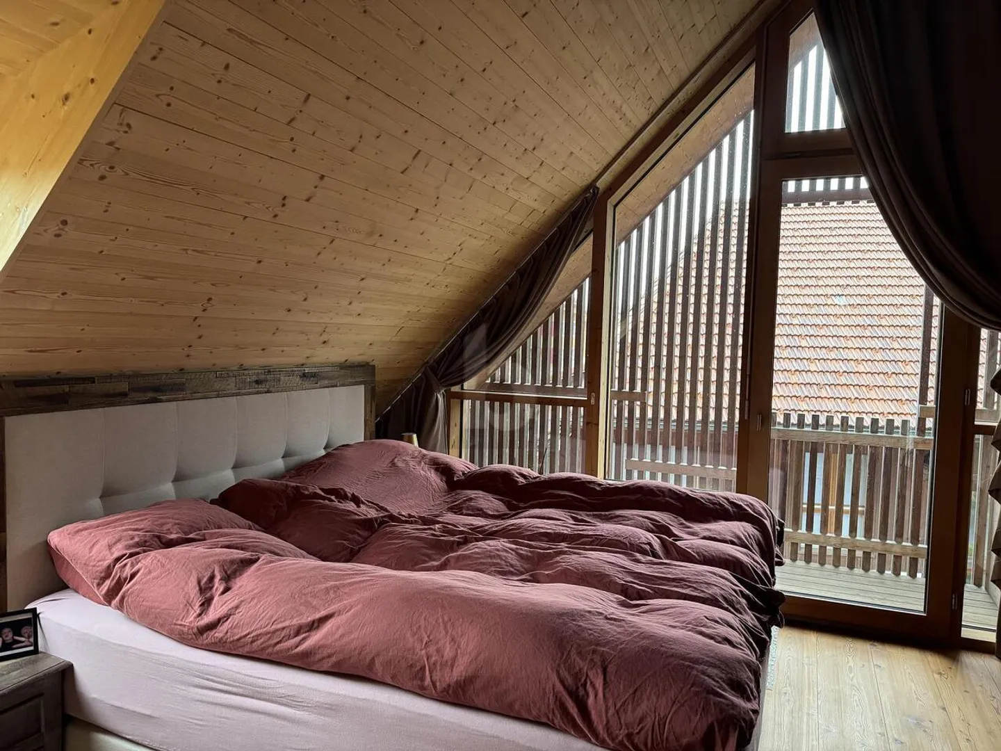 STYLISH AND SPACIOUS - Photo 5 of 6