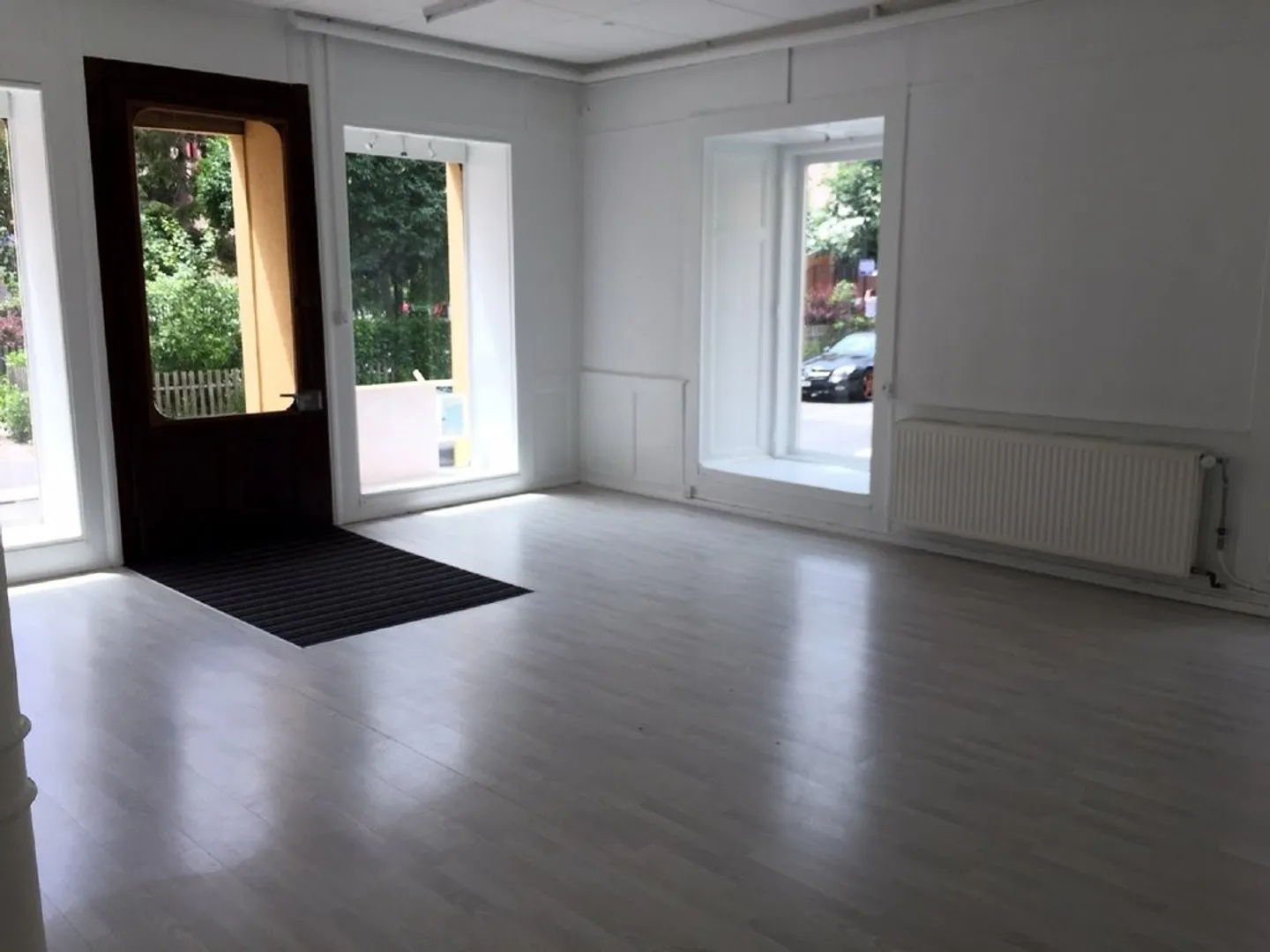 GEWERBERÄUME ZU VERMIETEN IN DER NÄHE DES STADTZENTRUMS - Foto 2 von 7
