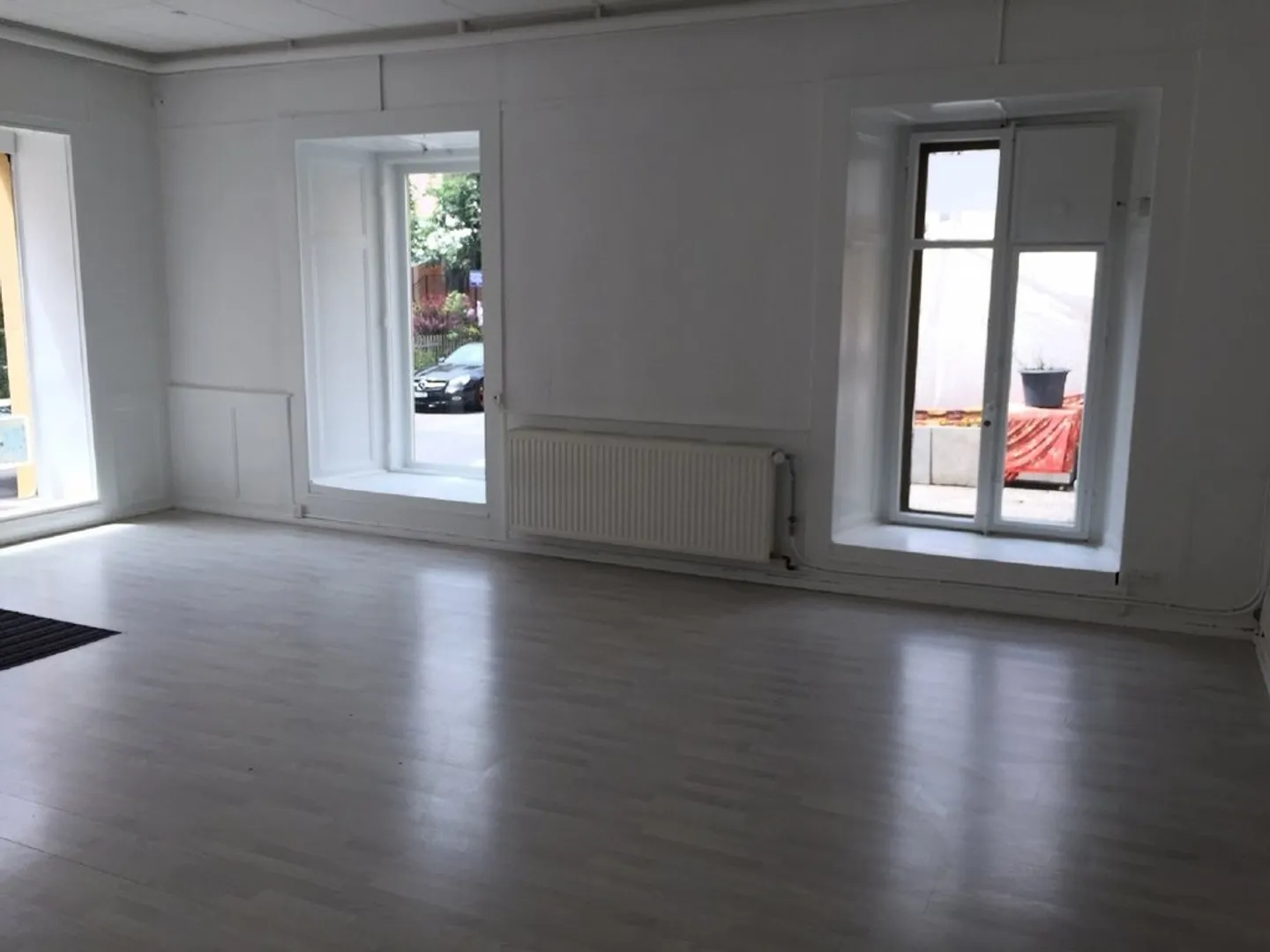 GEWERBERÄUME ZU VERMIETEN IN DER NÄHE DES STADTZENTRUMS - Foto 3 von 7