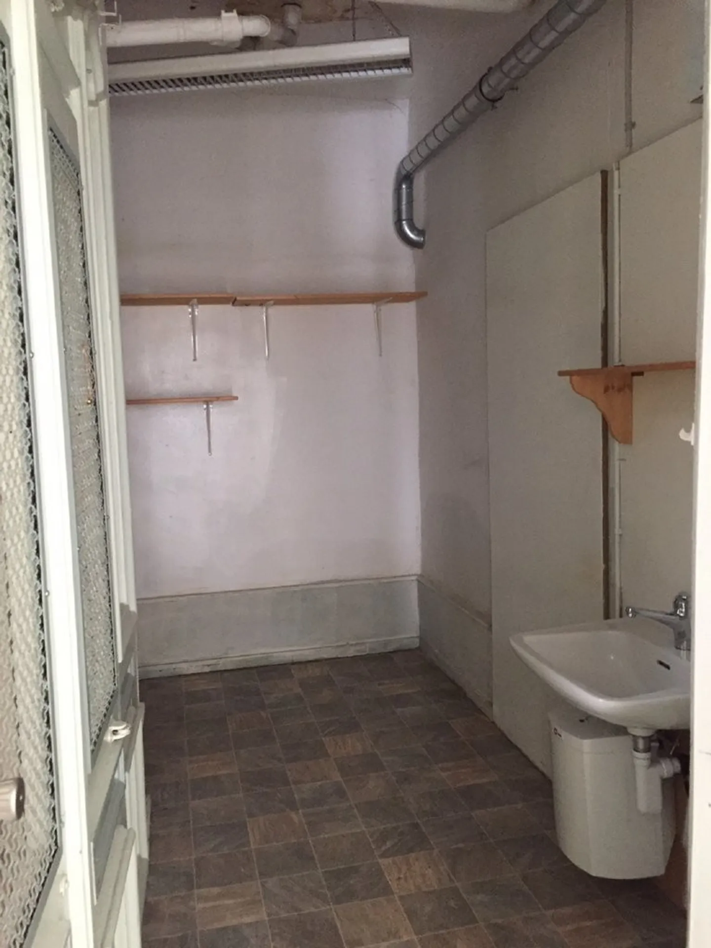 GEWERBERÄUME ZU VERMIETEN IN DER NÄHE DES STADTZENTRUMS - Foto 4 von 7