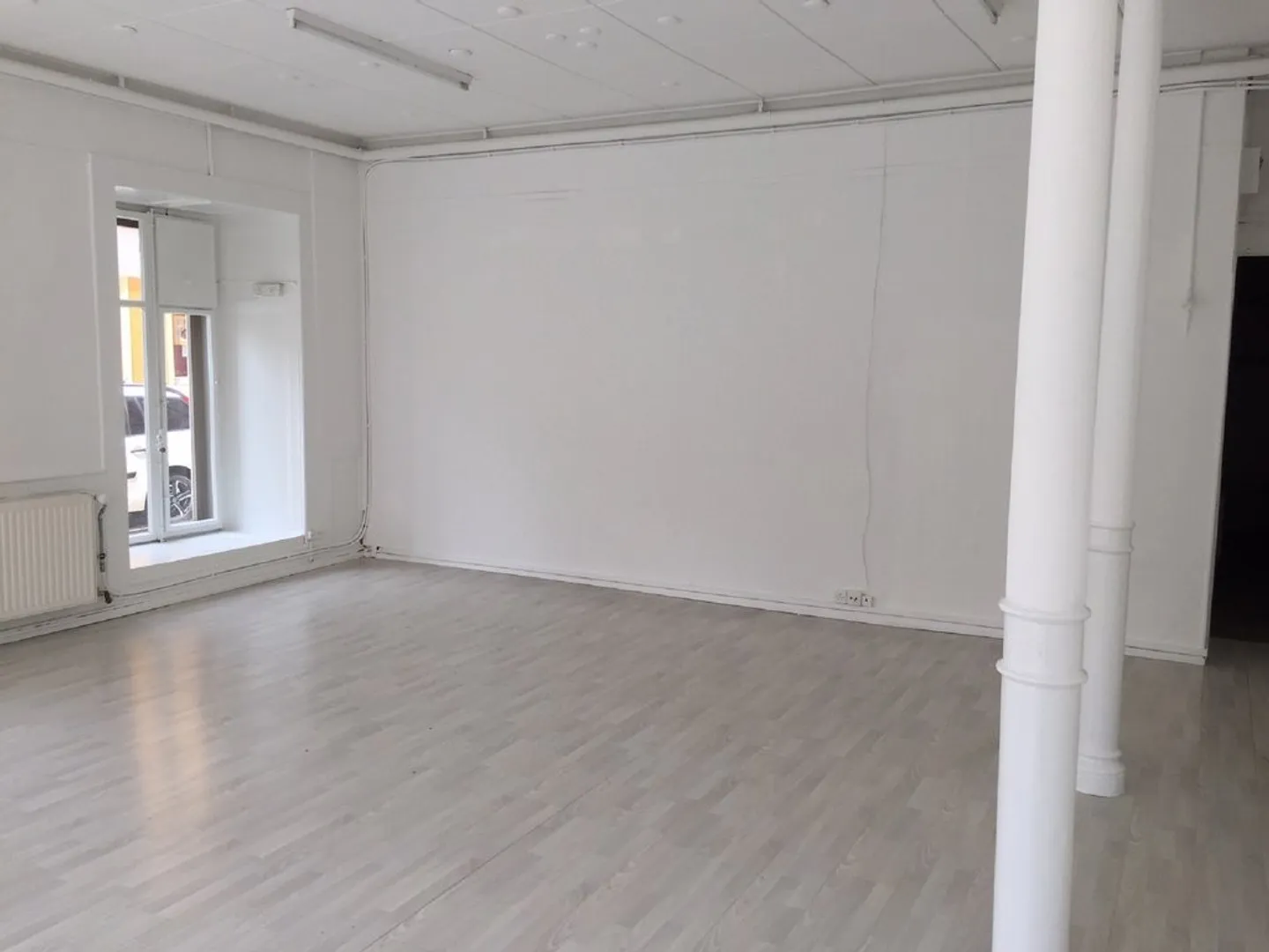 GEWERBERÄUME ZU VERMIETEN IN DER NÄHE DES STADTZENTRUMS - Foto 1 von 7