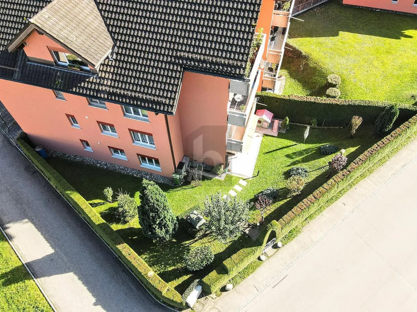AFFARE! MODERNO CON GIARDINO IDILLICO - Foto 1 di 6