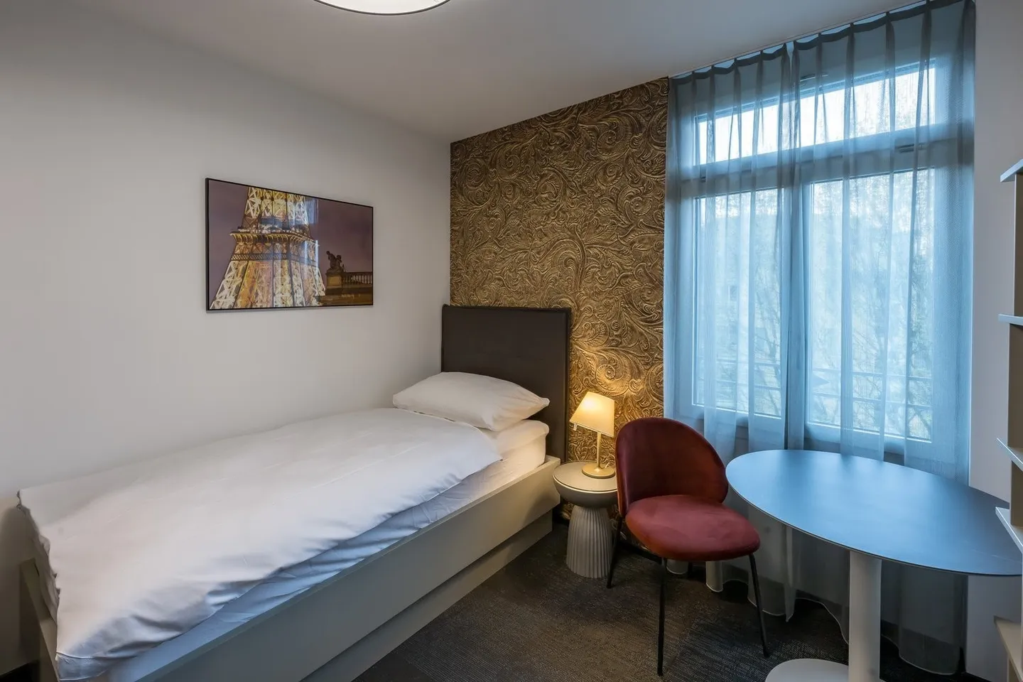 Nuovo studio arredato in una posizione molto centrale a Kriens - Foto 2 di 10