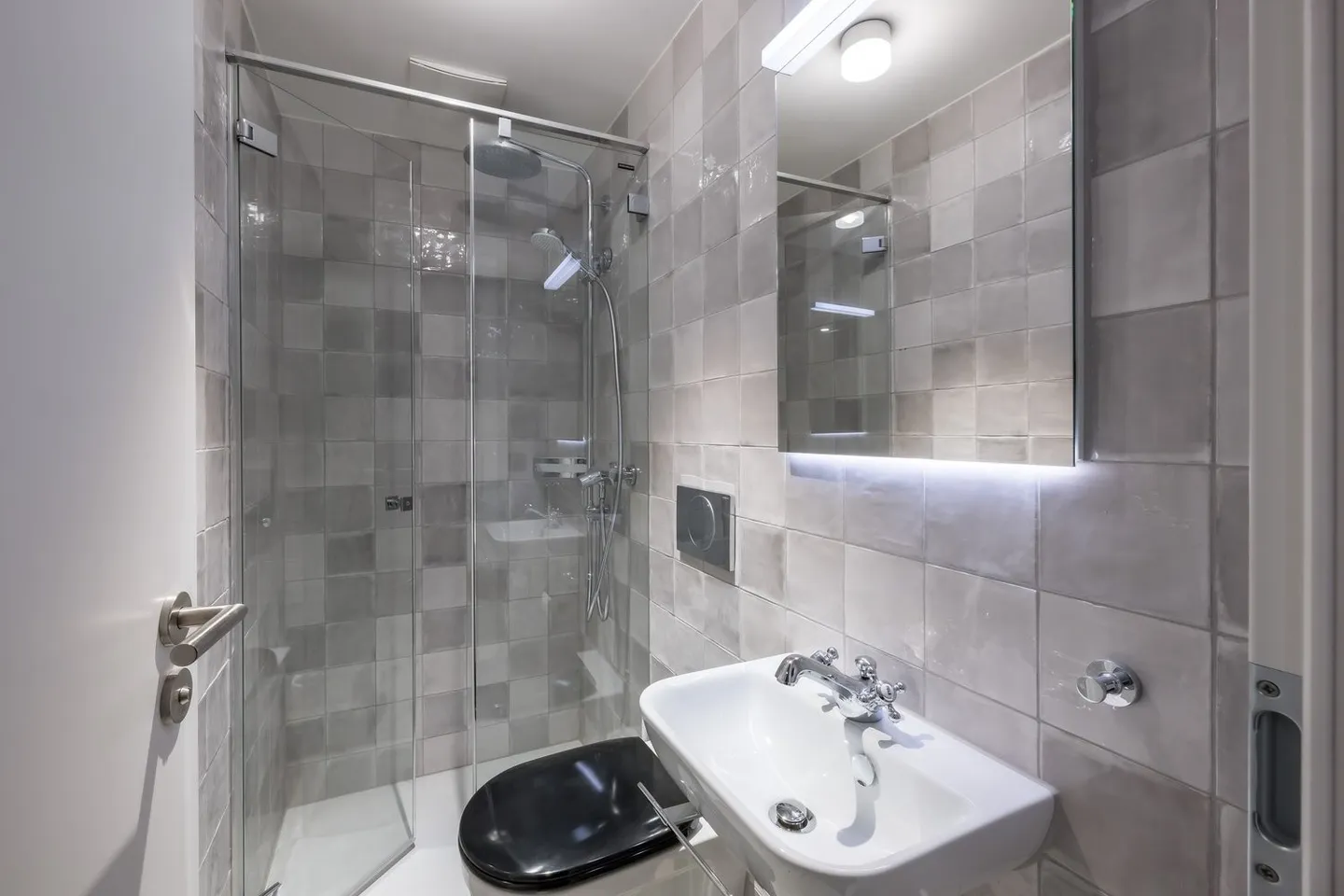 Nuovo studio arredato in una posizione molto centrale a Kriens - Foto 5 di 10